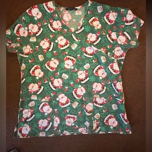 Large Cassandra O scrub top